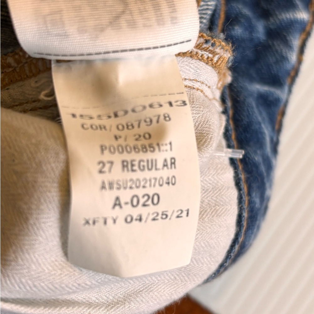 Abercrombie & Fitch "The Mom" High Rise Relaxed Straight Jeans - Light Wash - Picture 9 of 10